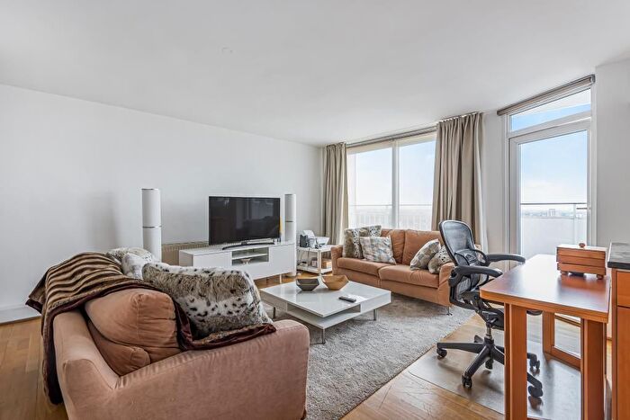 2 Bedroom Flat To Rent In Campden Hill Towers, Notting Hill Gate, W11