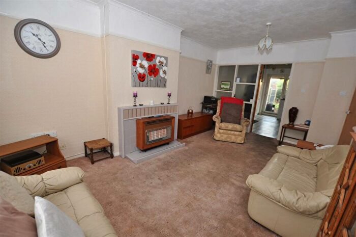 2 Bedroom Semi-Detached Bungalow For Sale In Charnwood Road, Burton-On-Trent, DE13