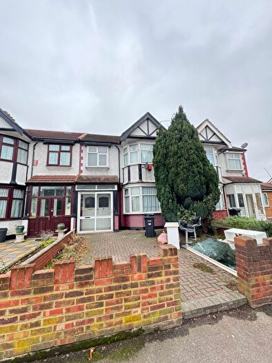 4 Bedroom Terraced House To Rent In Woodford Avenue, Ilford, Essex, IG4