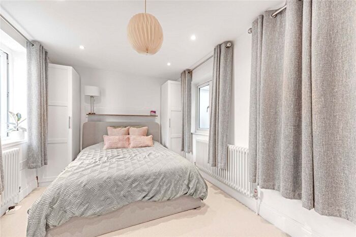 Studio To Rent In Cromwell Crescent, London, SW5