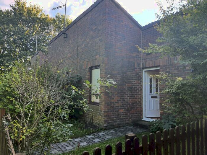 3 Bedroom Bungalow To Rent In Westminster Gardens, Houghton Regis, LU5