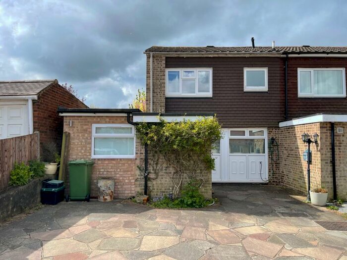 3 Bedroom End Of Terrace House To Rent In Andover Road, Orpington, BR6