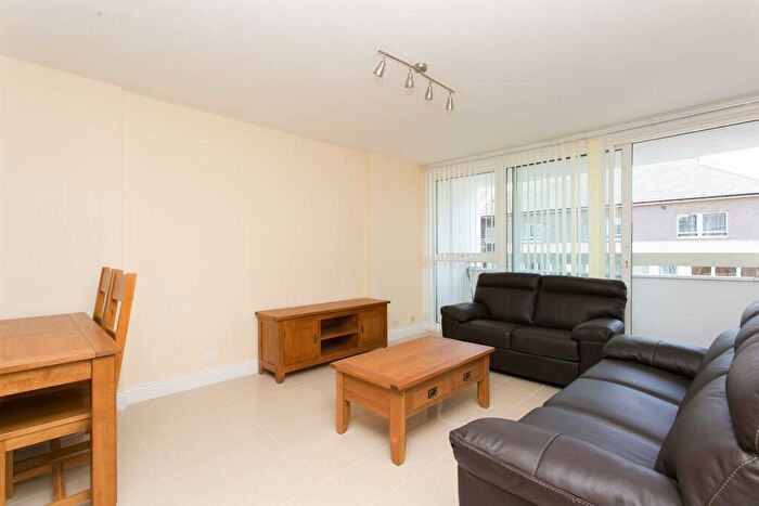 2 Bedroom Apartment To Rent In Bowsprit Point, Isle Of Dogs, E14