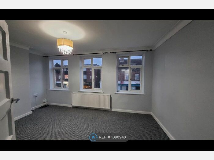 3 Bedroom Flat To Rent In Addington Road, Selsdon, CR2