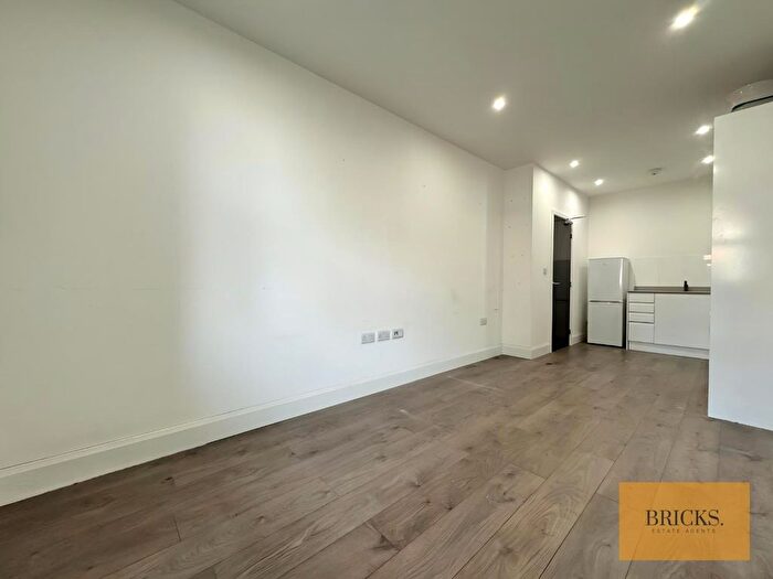 1 Bedroom Flat To Rent In Key Point, High Street, Potters Bar, EN6