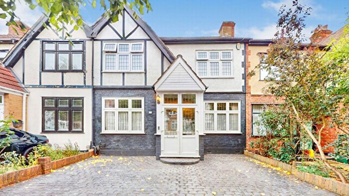 4 Bedroom Terraced House For Sale In Derwent Gardens, Ilford, IG4