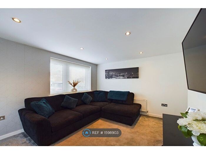 2 Bedroom Flat To Rent In Marsden Gardens, Dartford, DA1