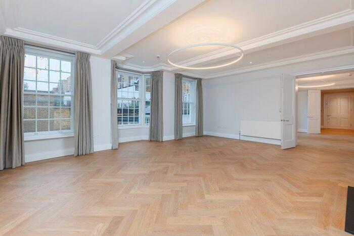 2 Bedroom Flat To Rent In Cadogan Place, London, SW1X