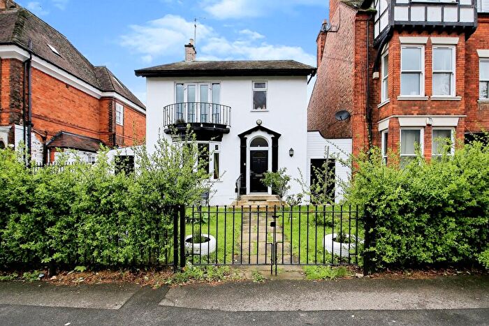 3 Bedroom Detached House For Sale In Park Road, Peterborough, PE1