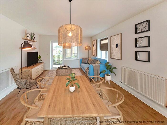 1 Bedroom Flat For Sale In Hareshill, Featherfall Road, Crookham Village, Fleet, GU51
