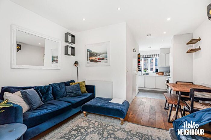 2 Bedroom Maisonette To Rent In Hoxton Street, London, N1