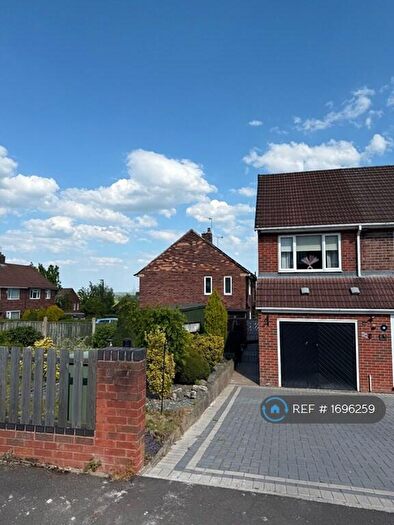 4 Bedroom Detached House To Rent In Castleton Grove, Inkersall, Chesterfield, S43