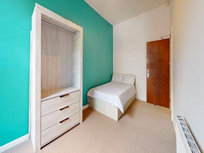 3 Bedroom Flat To Rent In Moorland Avenue, Hyde Park, Leeds, LS6