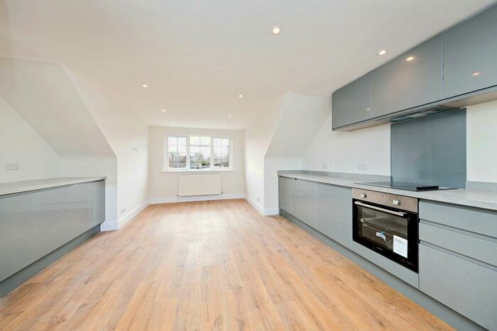 2 Bedroom Apartment To Rent In Colston Road, London, SW14