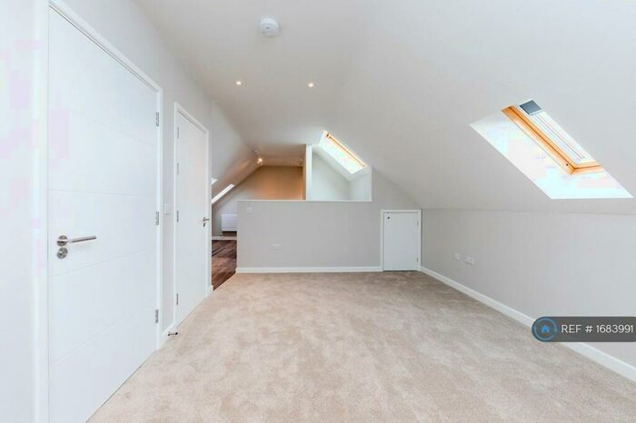 Studio To Rent In Station Square, Flitwick, Bedford, MK45