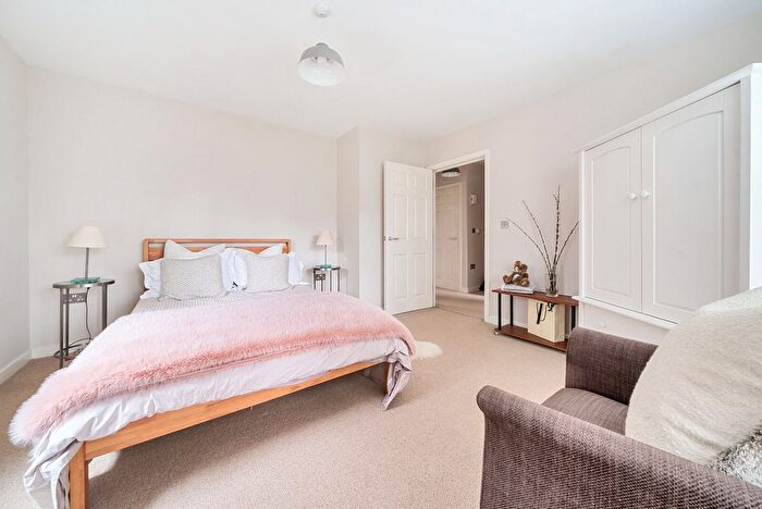 1 Bedroom Flat For Sale In Franklin Court, Wormley, Godalming, GU8