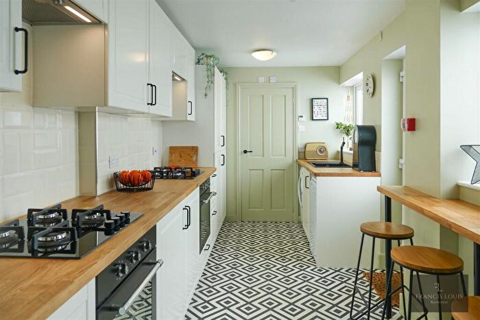 5 Bedroom Terraced House To Rent In Portland Street, Exeter, EX1