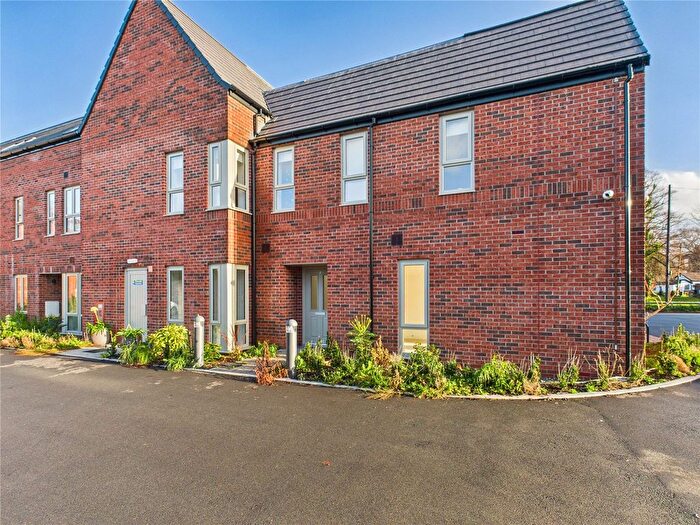 2 Bedroom Flat For Sale In Northwich Road, Knutsford, Cheshire, WA16