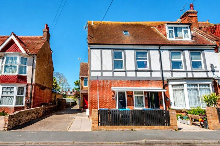 3 Bedroom Flat For Sale In Epple Bay Road, Birchington, Kent, CT7