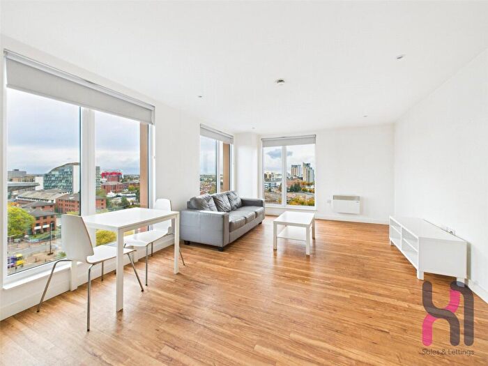 2 Bedroom Flat To Rent In The Exchange, Elmira Way, Salford Quays, M5