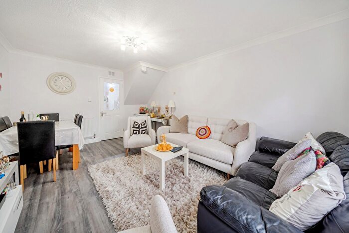 2 Bedroom Terraced House To Rent In Ruskin Way, London, SW19