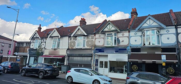 2 Bedroom Maisonette To Rent In Beehive Lane, Ilford, IG1
