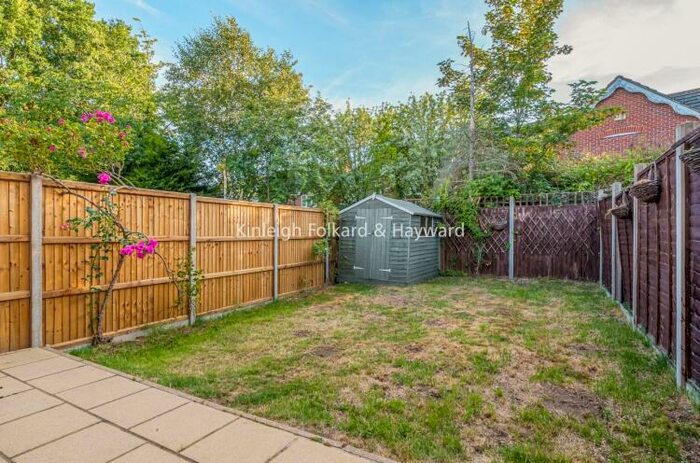4 Bedroom House To Rent In St. Johns Close London, N14