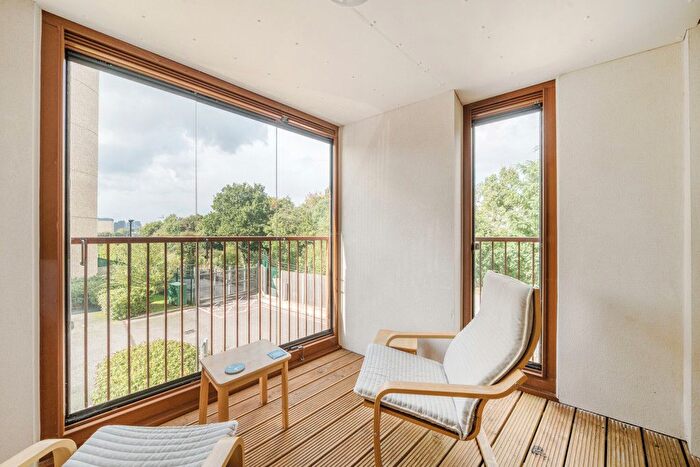 2 Bedroom Flat For Sale In Kenneth Way, London, W5