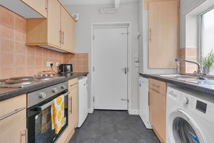 2 Bedroom Flat To Rent In Darfield Rd, London, SE4