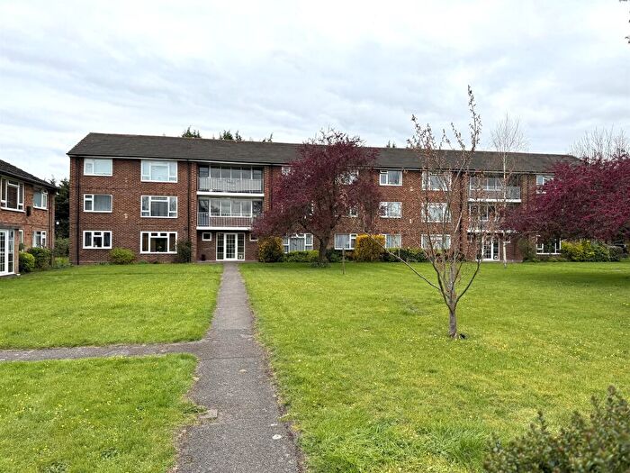 3 Bedroom Flat For Sale In Prince Andrew Close, Maidenhead, SL6