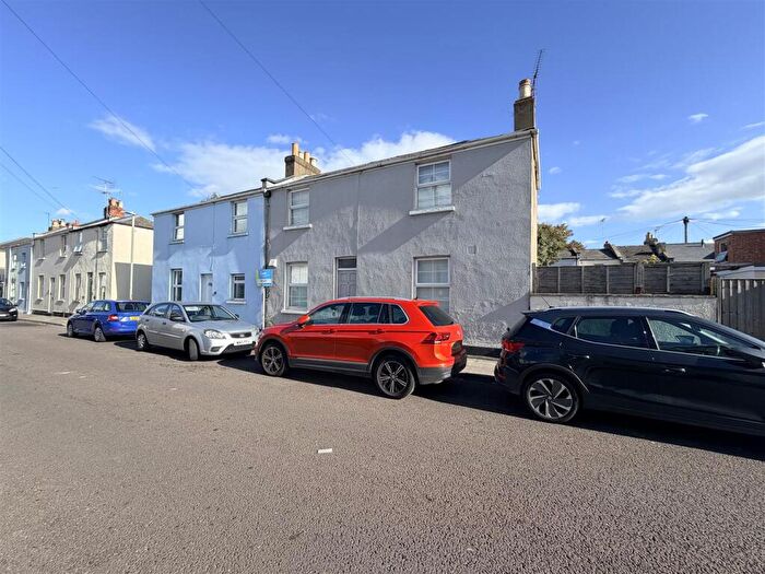 4 Bedroom End Of Terrace House For Sale In Baker Street, Cheltenham, ., GL51