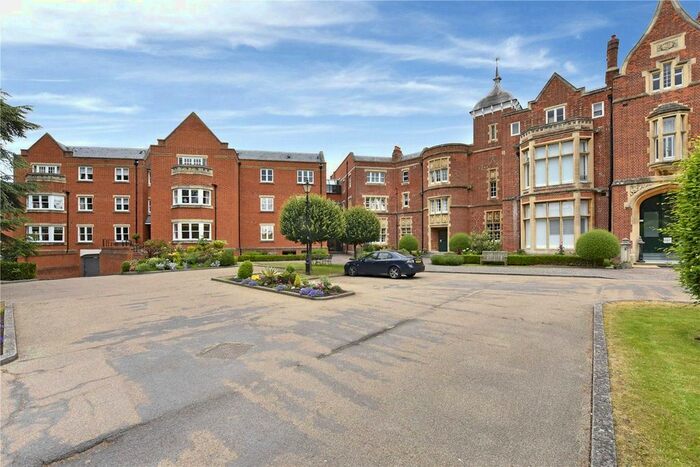 2 Bedroom Flat To Rent In Pemberley Lodge, Longbourn, Windsor, Berkshire, SL4