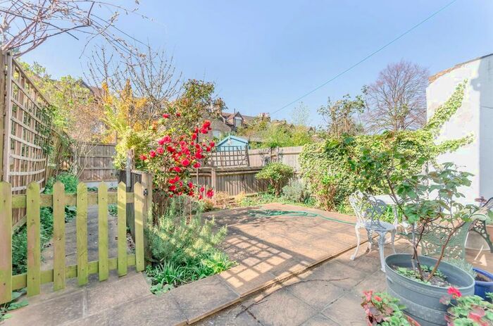 1 Bedroom Flat To Rent In Birdhurst Road, The Tonsleys, London, SW18