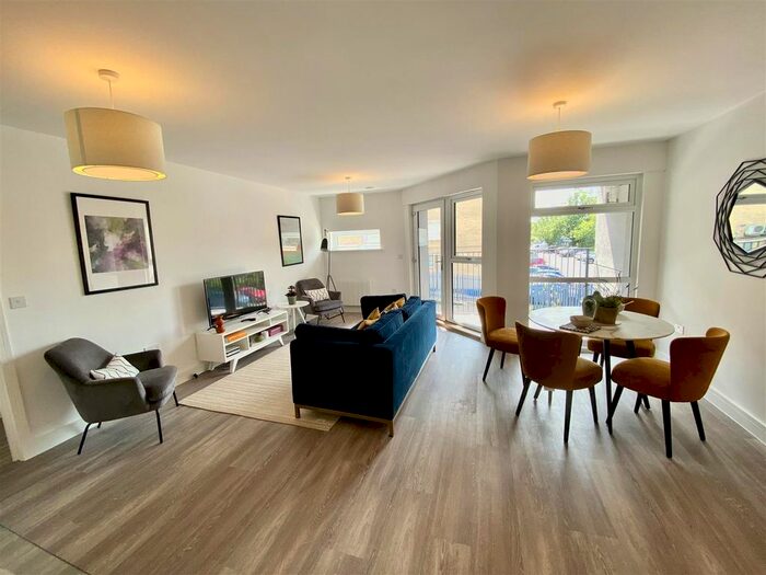 2 Bedroom Flat To Rent In Maidstone Road, Paddock Wood, Tonbridge, TN12