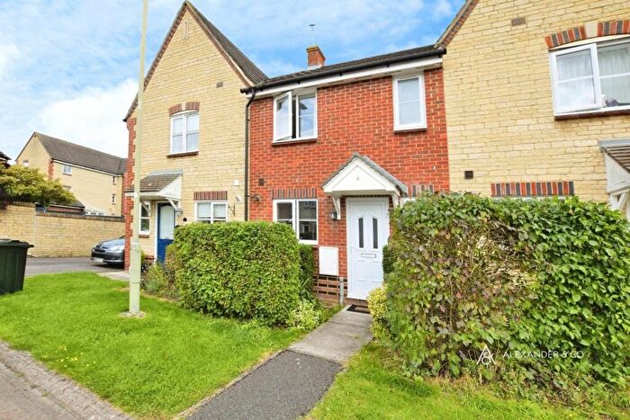 3 Bedroom Terraced House To Rent In Woodpecker Close, Bicester, OX26