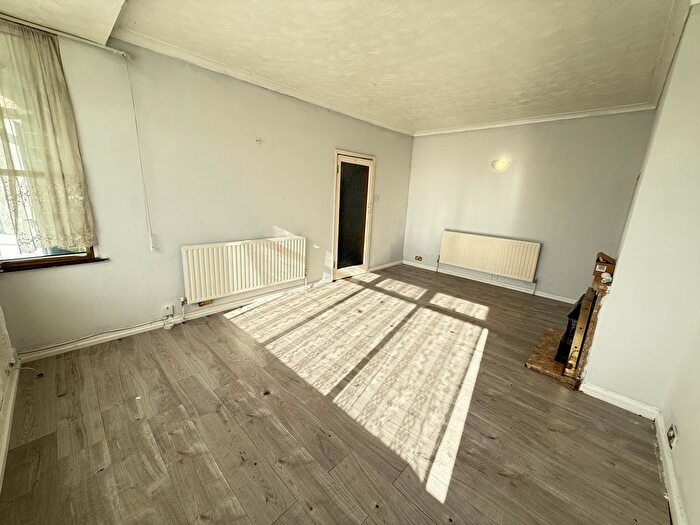 3 Bedroom Terraced House To Rent In Lindisfarne Road, Dagenham, RM8