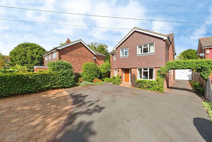 4 Bedroom Detached House For Sale In Banstead Road, Epsom, Surrey, KT17