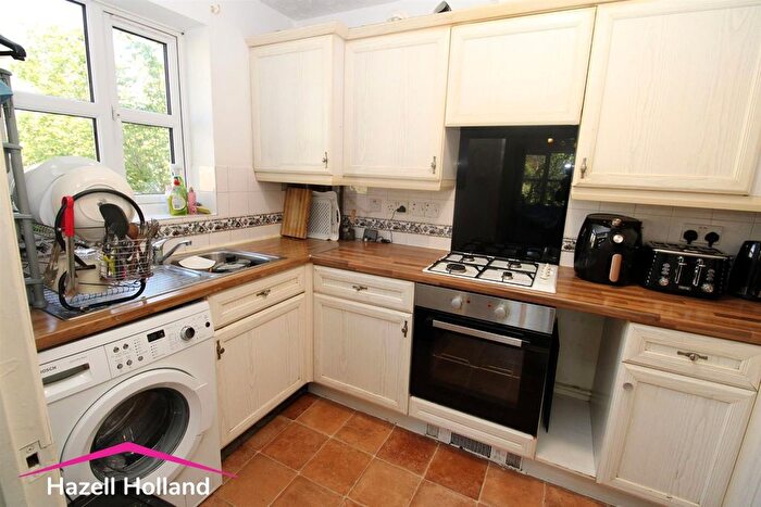 2 Bedroom Flat For Sale In Canada Road, Slade Green, DA8