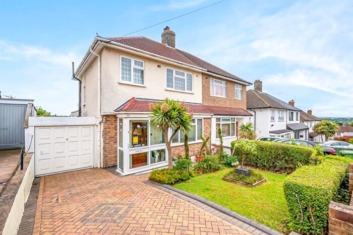 3 Bedroom Semi-Detached House For Sale In Dunblane Road, SE9