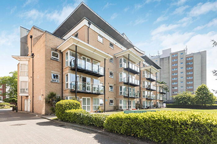 2 Bedroom Flat To Rent In Sparkes Close, Bromley, BR2