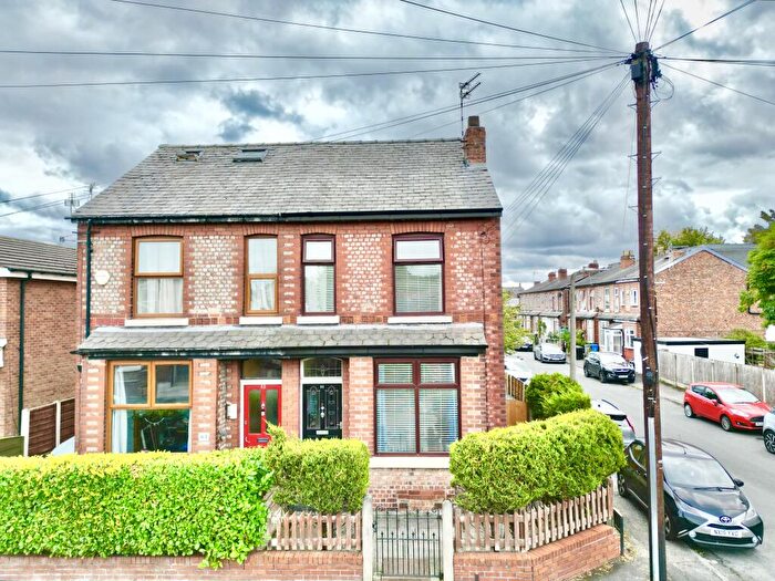 3 Bedroom Semi-Detached House For Sale In Glebelands Road, Sale, Trafford, M33