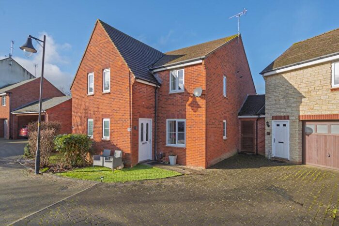 2 Bedroom Cluster House For Sale In Rigel Close, Oakhurst, Swindon, SN25