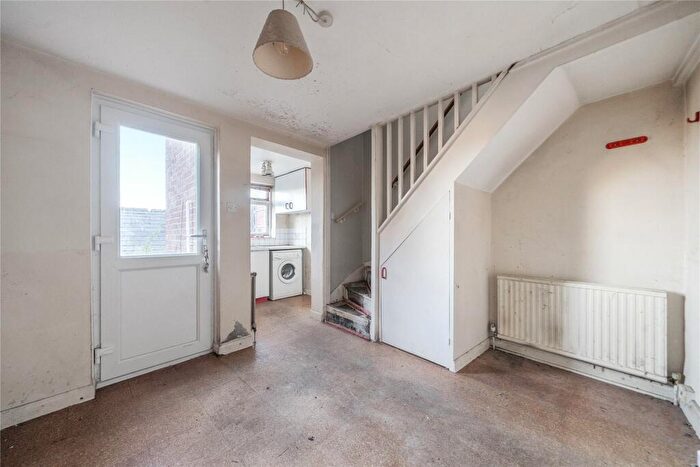 2 Bedroom End Of Terrace House For Sale In Lower Street, Haslemere, Surrey, GU27