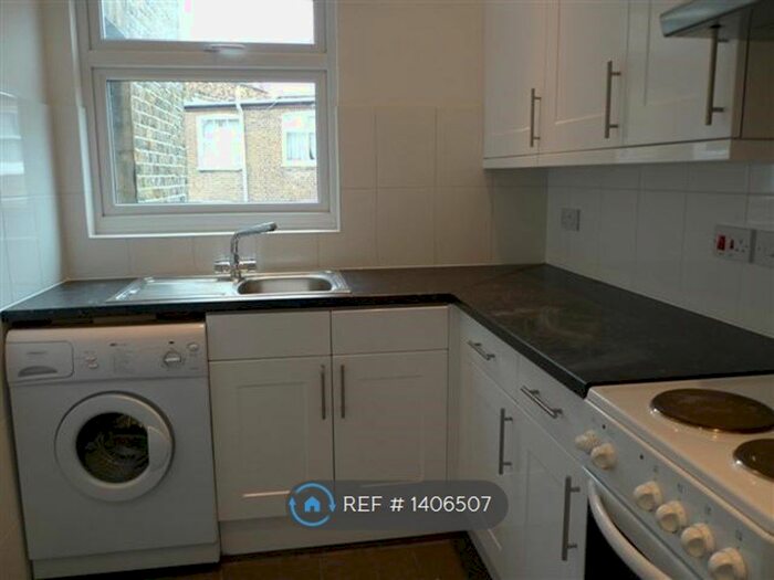 4 Bedroom Flat To Rent In Earls Court, London, SW5