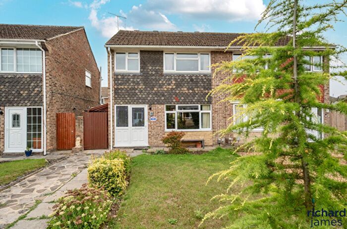 4 Bedroom Semi-Detached House For Sale In Kennet Avenue, Haydon Wick, Swindon, SN25