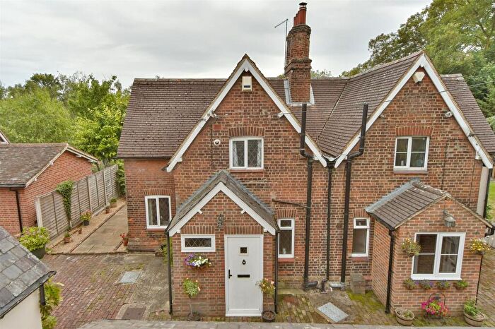 3 Bedroom Semi-Detached House For Sale In Rochester Road, Cuxton, Rochester, Kent, ME2