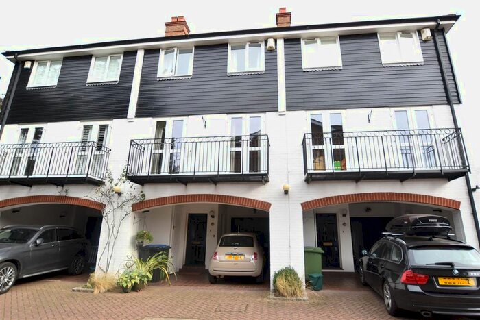 3 Bedroom Town House To Rent In Harvest Lane, Thames Ditton, KT7