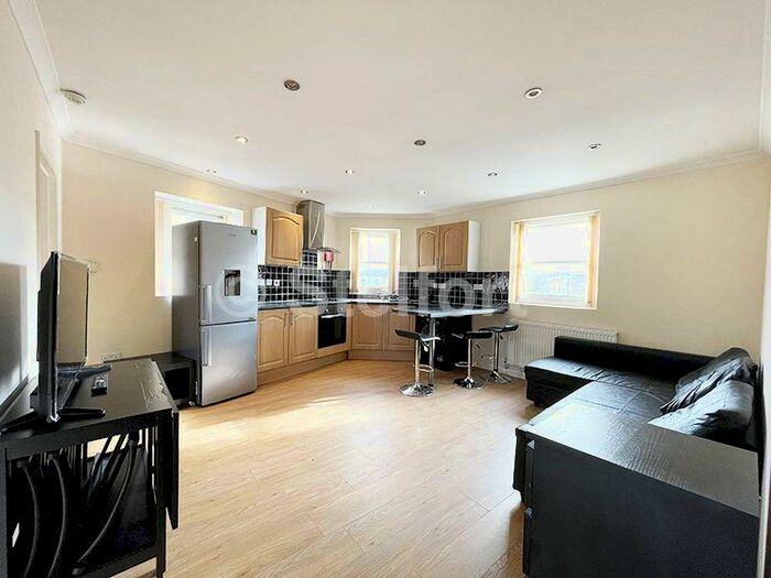 3 Bedroom Apartment To Rent In Warrender Road, London, N19