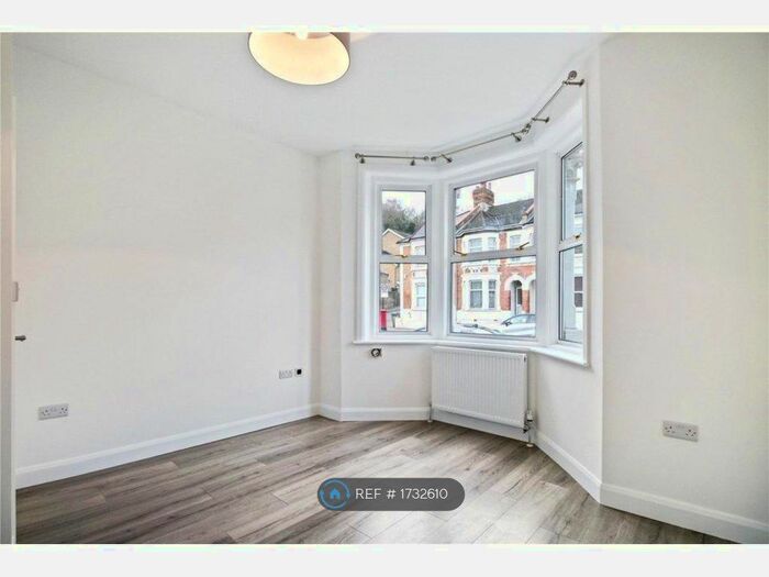 1 Bedroom Flat To Rent In Wickham Lane, London, SE2