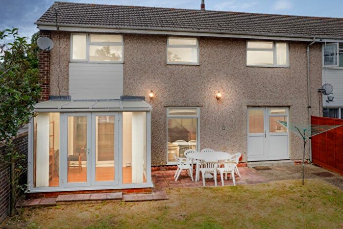 4 Bedroom End Of Terrace House For Sale In Park Barn Drive, Guildford, GU2